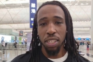 克罗斯踏上返程的航班!中国香港金牛祝他未来一切顺利 后会有期 克罗斯踏上返程的航班!中国香港金牛祝他未来一切顺利 后会有期