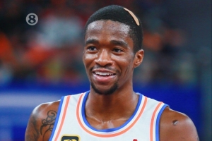 媒体人:备受关注的萨姆纳优先续约权依然是四川男篮所有 媒体人:备受关注的萨姆纳优先续约权依然是四川男篮所有