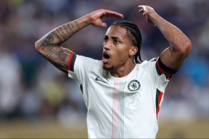 马雷斯卡:佩德罗是能够解决问题的球员,但有时也需要让他休息 马雷斯卡:佩德罗是能够解决问题的球员,但有时也需要让他休息