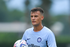 意媒:国米在2026年可2300万欧回购斯坦科维奇,2027年为2500万欧 意媒:国米在2026年可2300万欧回购斯坦科维奇,2027年为2500万欧