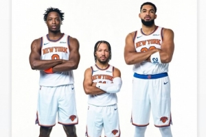 你礼貌吗!唐斯晒媒体日合照 把布伦森身子P小&显得头更大了 你礼貌吗!唐斯晒媒体日合照 把布伦森身子P小&显得头更大了