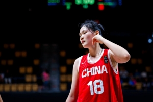 效率很高但机会不多!汤雅童全场5中4得8分3板 效率很高但机会不多!汤雅童全场5中4得8分3板