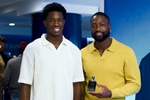 偶像!埃奇库姆:韦德告诉我有任何需要随时可以联系他 偶像!埃奇库姆:韦德告诉我有任何需要随时可以联系他