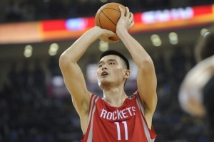 杨毅:锡伯杜对姚明的训练强度太大了 练完大姚躺自己汗里10分钟 杨毅:锡伯杜对姚明的训练强度太大了 练完大姚躺自己汗里10分钟