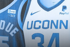 哪哪都挣钱!NCAA预计明年将允许增加球衣广告! 哪哪都挣钱!NCAA预计明年将允许增加球衣广告!