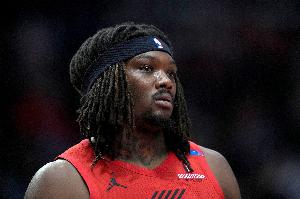 队记:不太相信杨瀚森刚打NBA就能取代罗威这样的球员 队记:不太相信杨瀚森刚打NBA就能取代罗威这样的球员