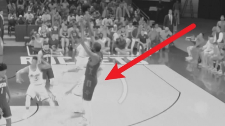 心系球队!范弗里特在病床上打2K使用杜兰特命中三分投篮 心系球队!范弗里特在病床上打2K使用杜兰特命中三分投篮