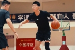 感觉慢慢回来了！崔永熙球场康复训练更新 展示远投&变向突破