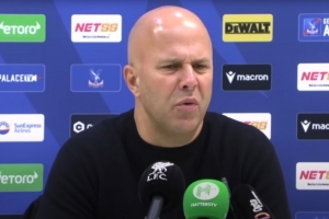 斯洛特:某一刻某名球员进攻意图过于强烈,导致对方攻入了制胜球 斯洛特:某一刻某名球员进攻意图过于强烈,导致对方攻入了制胜球