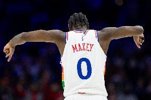 纳斯:休赛期马克西增加了力量训练 快攻&超远三分也在加强 纳斯:休赛期马克西增加了力量训练 快攻&超远三分也在加强