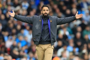 理查兹说阿莫林没有适合3-4-2-1的球员，记者：他们花了超2.5亿镑