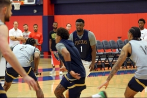 期待新赛季表现!鹈鹕官方晒训练照:锡安在列 老六防守普尔 期待新赛季表现!鹈鹕官方晒训练照:锡安在列 老六防守普尔