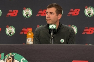 除了塔图姆其他人全体都健康?斯蒂文斯:据我所知 是的 除了塔图姆其他人全体都健康?斯蒂文斯:据我所知 是的