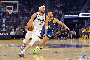 贝恩谈与库里&克莱的差别:他们在健身房练得更多 我要追赶他们 贝恩谈与库里&克莱的差别:他们在健身房练得更多 我要追赶他们