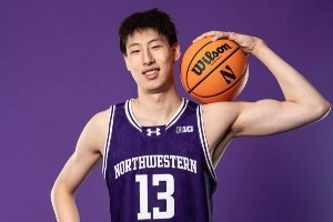 这身球衣顺眼吗?郇斯楠晒西北大学造访定妆照 这身球衣顺眼吗?郇斯楠晒西北大学造访定妆照