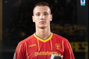 卡马达:很高兴打进意甲首球并帮助球队,我把进球献给弗洛伦齐 卡马达:很高兴打进意甲首球并帮助球队,我把进球献给弗洛伦齐