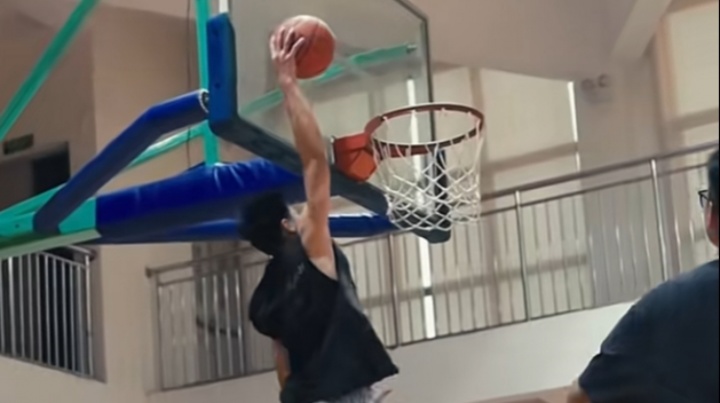 越来越好!崔永熙康复训练更新 已经可以持球突破轻松扣篮了! 越来越好!崔永熙康复训练更新 已经可以持球突破轻松扣篮了!