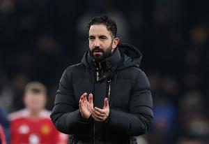 英媒:球员和阿莫林的家人受邀前往卡灵顿观看训练,参加曼联活动 英媒:球员和阿莫林的家人受邀前往卡灵顿观看训练,参加曼联活动