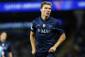 在前场举步维艰,意大利三大体育报均给霍伊伦打5分 在前场举步维艰,意大利三大体育报均给霍伊伦打5分