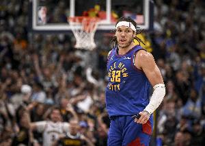 戈登:我准备在防守端全力以赴 我们进攻端的天赋实在耀眼 戈登:我准备在防守端全力以赴 我们进攻端的天赋实在耀眼