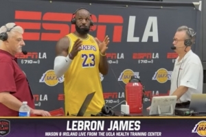 詹姆斯:夏休期我和家人共度时光 我们多次旅行很享受夏威夷 詹姆斯:夏休期我和家人共度时光 我们多次旅行很享受夏威夷