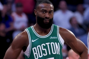 上季带伤打两个月!杰伦-布朗谈膝盖恢复:感觉很棒&我准备好了 上季带伤打两个月!杰伦-布朗谈膝盖恢复:感觉很棒&我准备好了