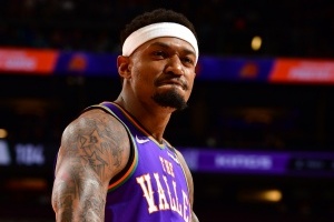 比尔:右膝仍然有炎症 上赛季曾试图带伤上阵&现在感觉良好 比尔:右膝仍然有炎症 上赛季曾试图带伤上阵&现在感觉良好