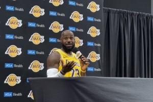 詹姆斯:继续征战因我对比赛的热爱依然高涨 我爱挑战自我的过程 詹姆斯:继续征战因我对比赛的热爱依然高涨 我爱挑战自我的过程