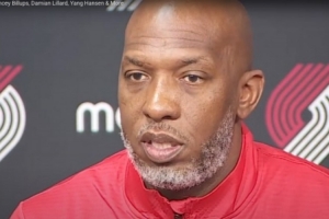 比卢普斯:罗威还需时间康复 杨瀚森上场时间要看三位中锋的状态 比卢普斯:罗威还需时间康复 杨瀚森上场时间要看三位中锋的状态