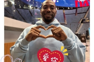 微笑+比心!烤肉姐晒小卡个人照:新鲜热乎 可爱警告! 微笑+比心!烤肉姐晒小卡个人照:新鲜热乎 可爱警告!