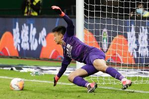定海神针!海港二门陈威单场贡献10次扑救,最后时刻化解必进球 定海神针!海港二门陈威单场贡献10次扑救,最后时刻化解必进球