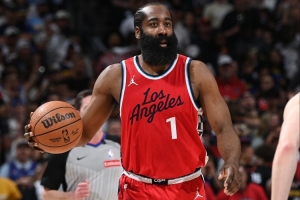 哈登:上赛季外界预测我们只能赢35场 关键不在于别人怎么想! 哈登:上赛季外界预测我们只能赢35场 关键不在于别人怎么想!