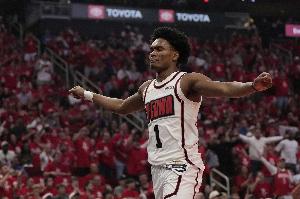 比之威少如何?KD谈阿门:我认为我们从未见过这种类型的运动能力 比之威少如何?KD谈阿门:我认为我们从未见过这种类型的运动能力