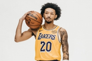 湖人签下小尼克-史密斯后 三份双向合同已经满额 湖人签下小尼克-史密斯后 三份双向合同已经满额