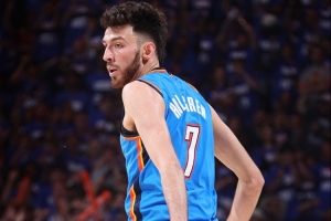 将总冠军奖杯带回家乡?切特:想让孩子看到希望 这是有可能的 将总冠军奖杯带回家乡?切特:想让孩子看到希望 这是有可能的