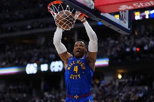 NFL新星:我的擒杀动作是从篮球中学的 经常看威少打球并模仿他 NFL新星:我的擒杀动作是从篮球中学的 经常看威少打球并模仿他