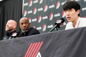 比卢普斯:杨瀚森训练中不理解一些战术点 我会叫停给他详细解释 比卢普斯:杨瀚森训练中不理解一些战术点 我会叫停给他详细解释