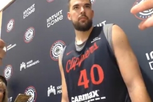 祖巴茨:休赛期减重八磅左右 现在感觉身体轻盈力量更强! 祖巴茨:休赛期减重八磅左右 现在感觉身体轻盈力量更强!