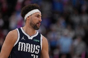 克莱谈球队进攻:主要围绕内线展开 必须发挥优势无球切入 克莱谈球队进攻:主要围绕内线展开 必须发挥优势无球切入