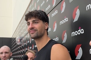 瀚森表现如何?阿夫迪亚:他球商很高传球很棒 他知道如何打好球 瀚森表现如何?阿夫迪亚:他球商很高传球很棒 他知道如何打好球