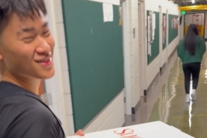 王俊杰分享与赵维伦日常 模仿马卢阿奇中文给杨瀚森告别语调 王俊杰分享与赵维伦日常 模仿马卢阿奇中文给杨瀚森告别语调