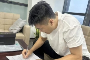 与贝帅重聚!媒体人:黄荣奇与南京同曦签下的是一年C类合同 与贝帅重聚!媒体人:黄荣奇与南京同曦签下的是一年C类合同