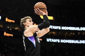 放走3个即战力!爵士围绕年轻人建队 新赛季培养贝利冲10胜72负? 放走3个即战力!爵士围绕年轻人建队 新赛季培养贝利冲10胜72负?