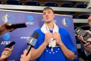 弗拉格:有时我会搞混NBA和大学战术术语 但只要开口说就很好 弗拉格:有时我会搞混NBA和大学战术术语 但只要开口说就很好