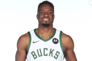 重返雄鹿!字母哥哥在社媒晒出定妆照:生涯第十三个篇章 重返雄鹿!字母哥哥在社媒晒出定妆照:生涯第十三个篇章