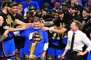 CJ-迈尔斯预测总冠军:很难不选雷霆 他们有足够的深度 CJ-迈尔斯预测总冠军:很难不选雷霆 他们有足够的深度