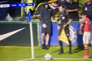 不愧是你😅帕尔默下午松散慵懒看青年欧冠,晚上正赛穿棉袄棉鞋 不愧是你😅帕尔默下午松散慵懒看青年欧冠,晚上正赛穿棉袄棉鞋