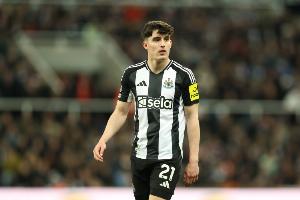 天空:利夫拉门托韧带受伤并未断裂,预计伤缺6-8周 天空:利夫拉门托韧带受伤并未断裂,预计伤缺6-8周