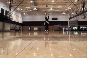 谁有意啊?韦德晒打球视频:好久没投篮了 仍感觉不错! 谁有意啊?韦德晒打球视频:好久没投篮了 仍感觉不错!