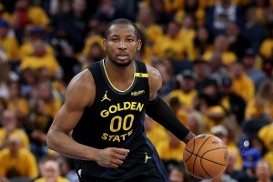 Siegel:库明加合同对交易非常友好 26年可成自由球员探求长约 Siegel:库明加合同对交易非常友好 26年可成自由球员探求长约